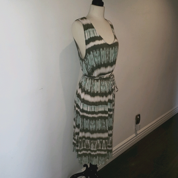 Dress - Picture 4 of 6